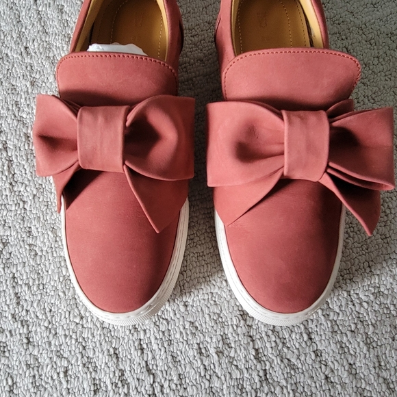 NWT Buscemi 40 MM Bow Numbuck in Litchi - Picture 2 of 12